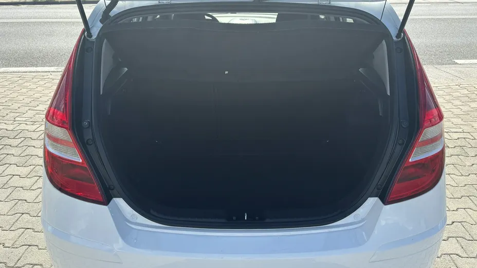 HYUNDAI i30 -