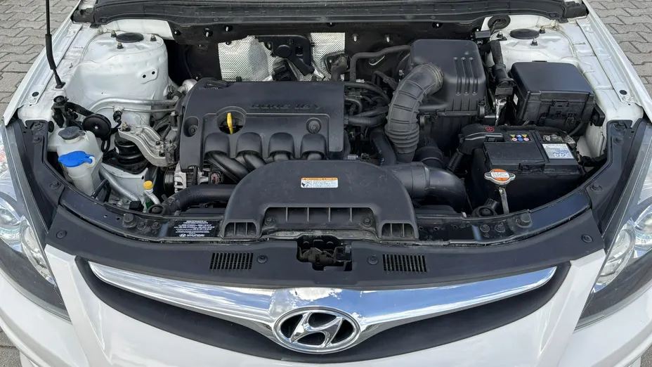HYUNDAI i30 -