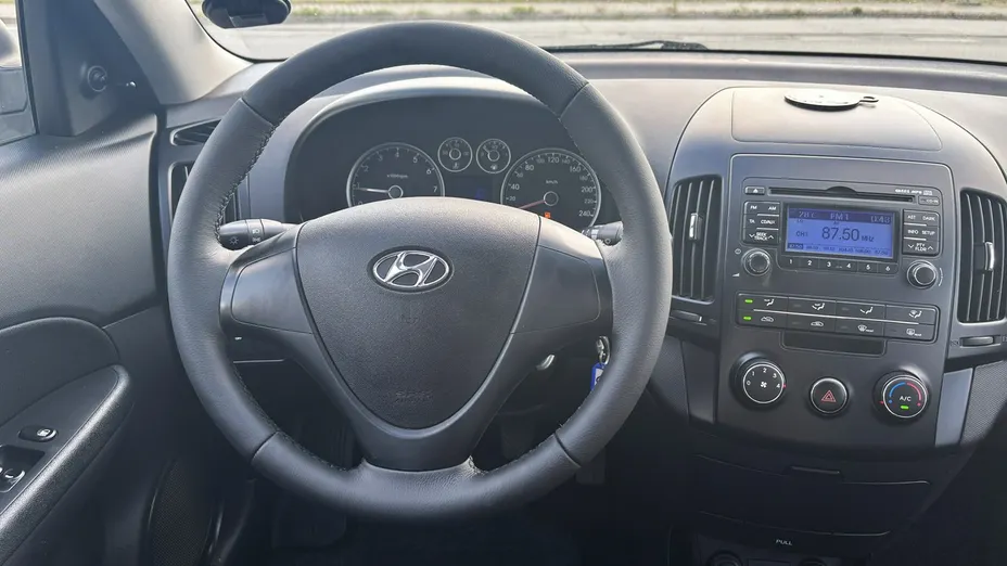 HYUNDAI i30 -