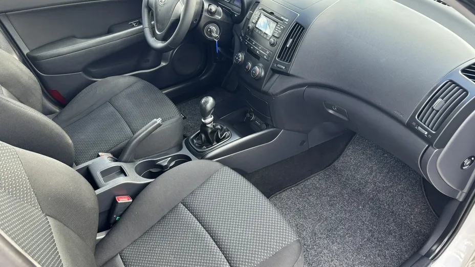 HYUNDAI i30 -