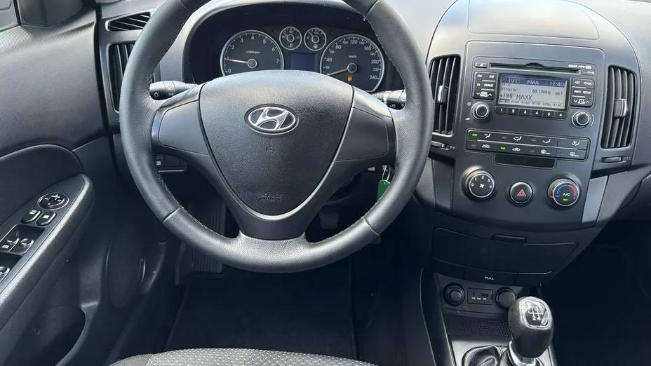 HYUNDAI i30 -