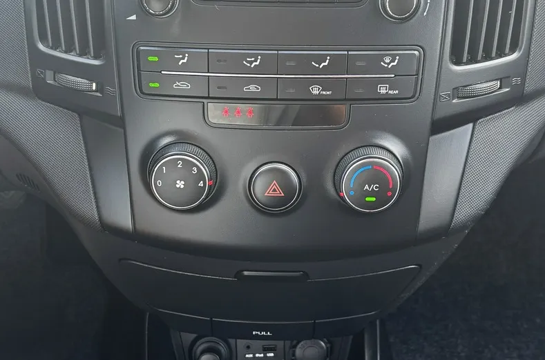 HYUNDAI i30 -