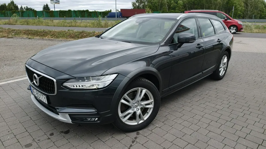 VOLVO V90 -