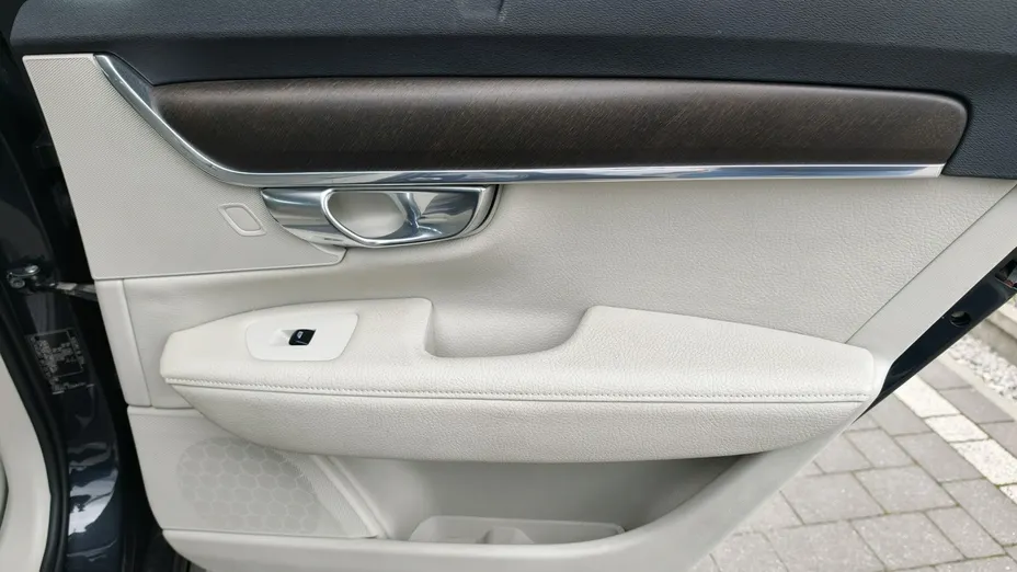 VOLVO V90 -