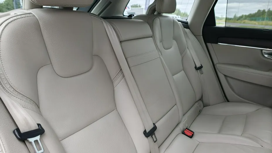 VOLVO V90 -