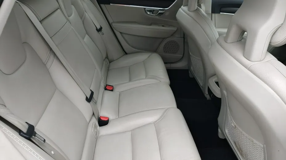 VOLVO V90 -