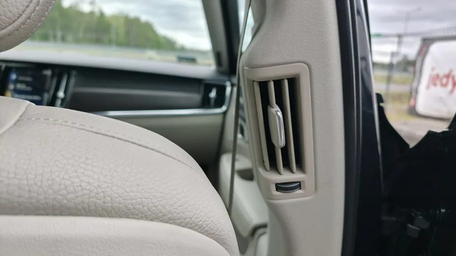 VOLVO V90 -
