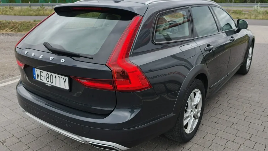 VOLVO V90 -