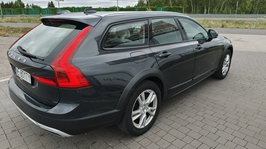 VOLVO V90 -