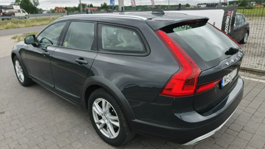 VOLVO V90 -