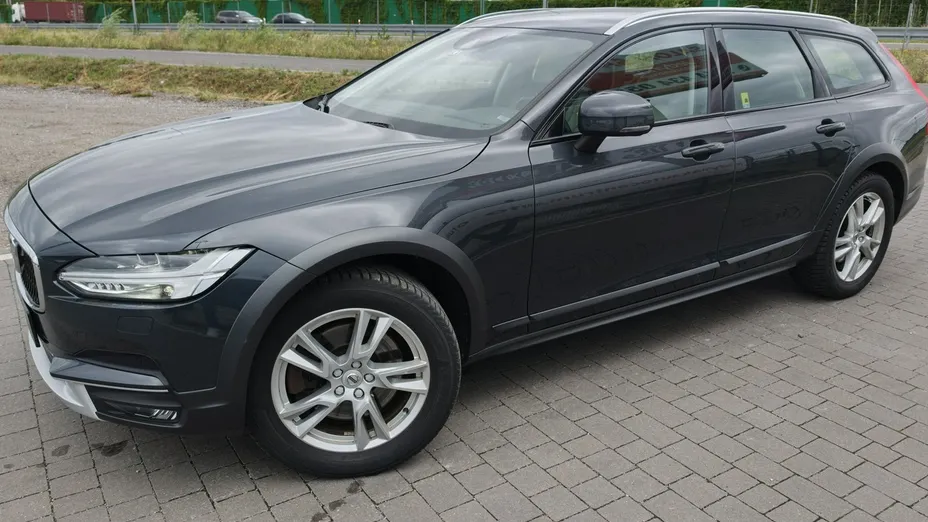 VOLVO V90 -