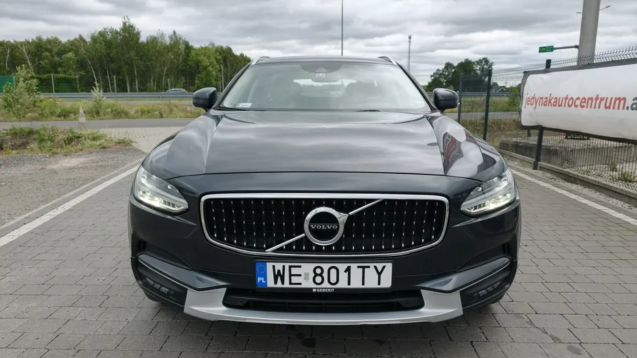 VOLVO V90 -