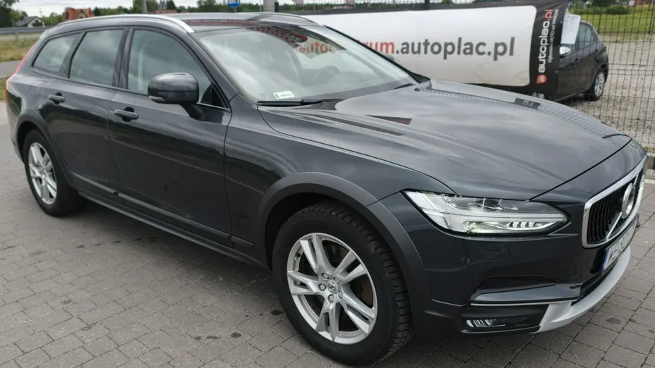 VOLVO V90 -