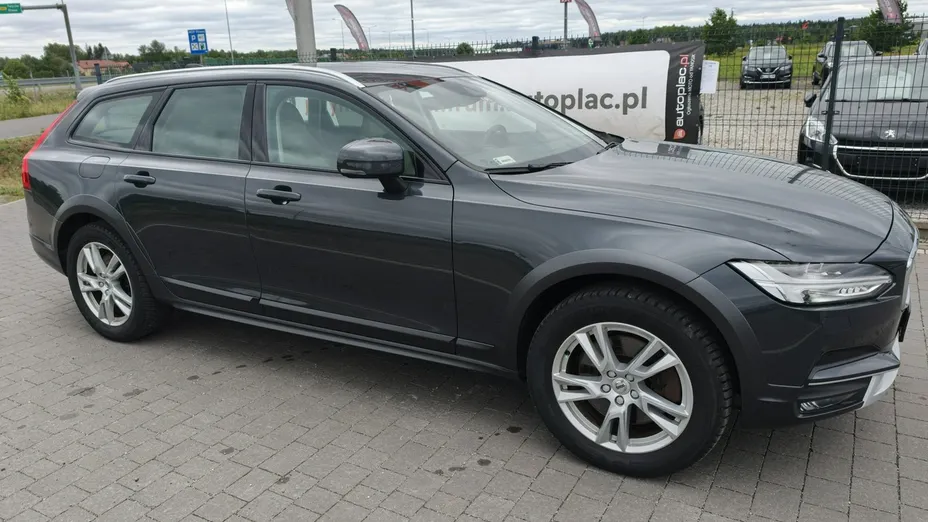 VOLVO V90 -