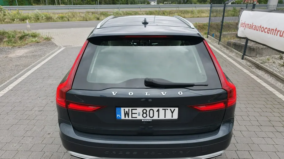 VOLVO V90 -