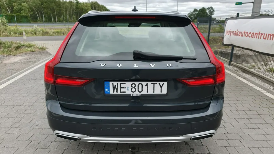 VOLVO V90 -