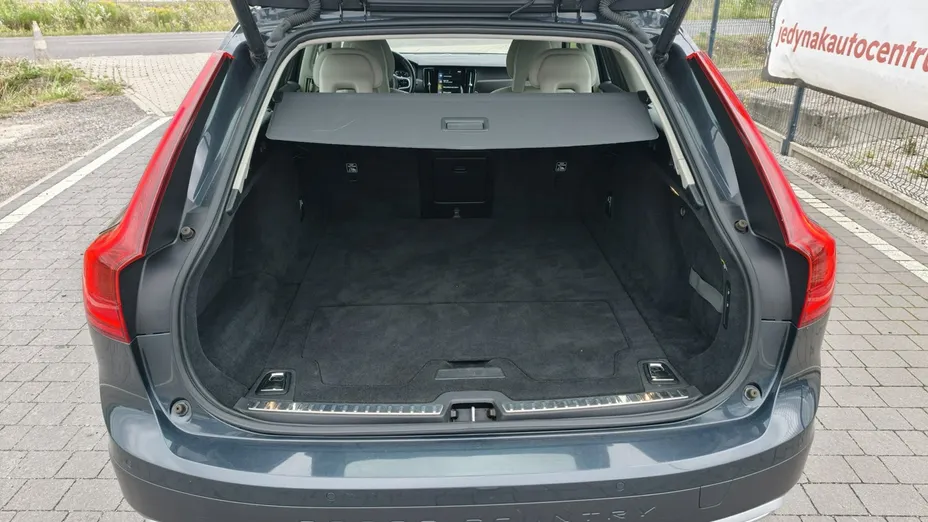 VOLVO V90 -