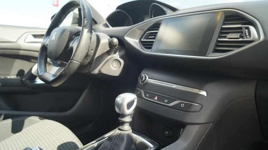 PEUGEOT 308 -