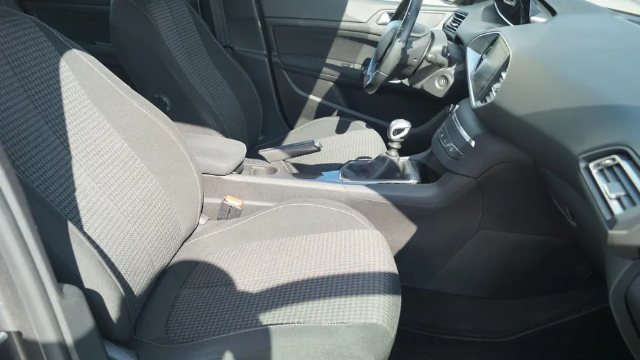 PEUGEOT 308 -