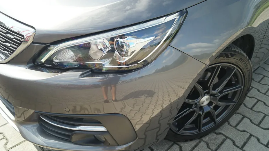PEUGEOT 308 -