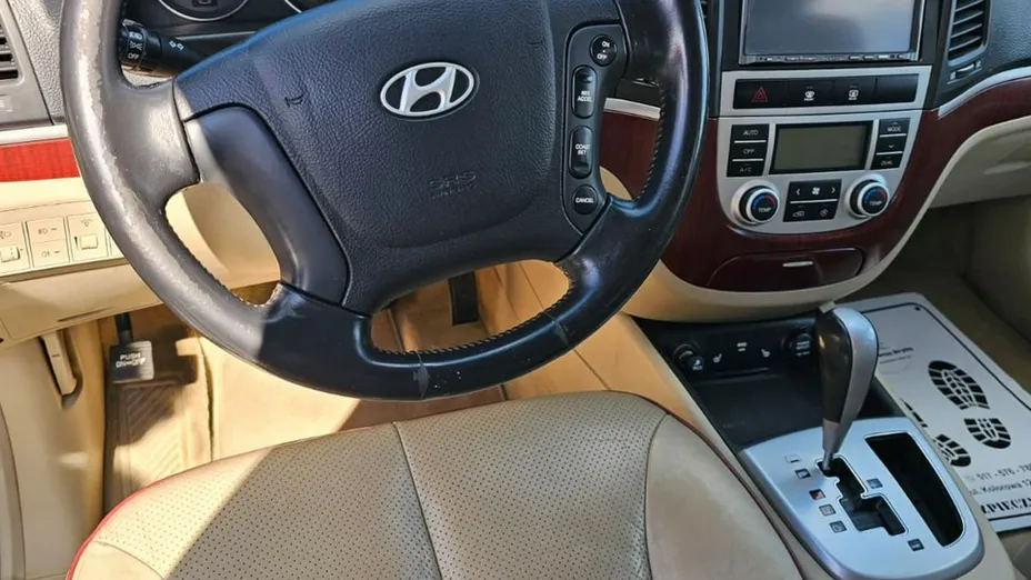 HYUNDAI Santa Fe -
