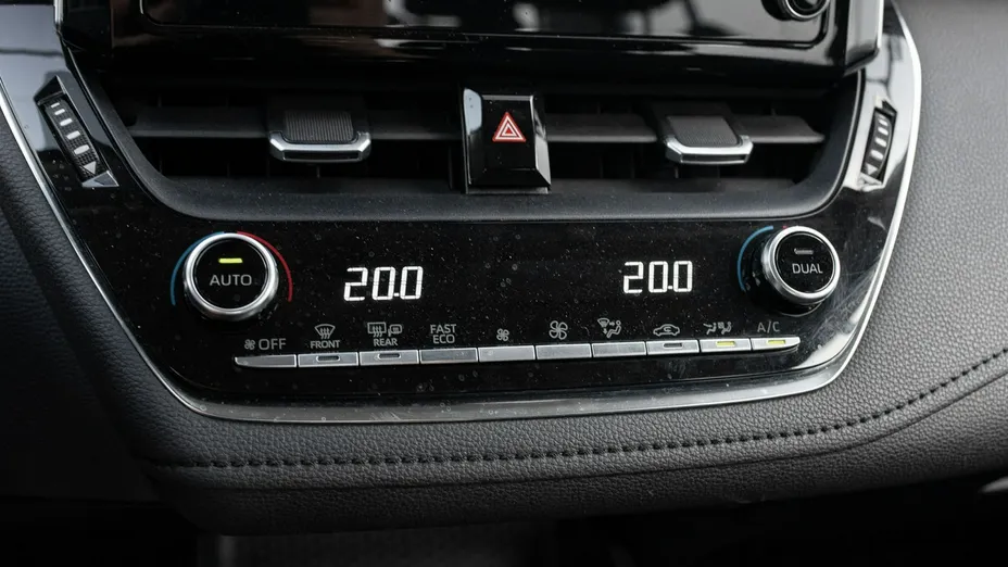 TOYOTA Corolla -