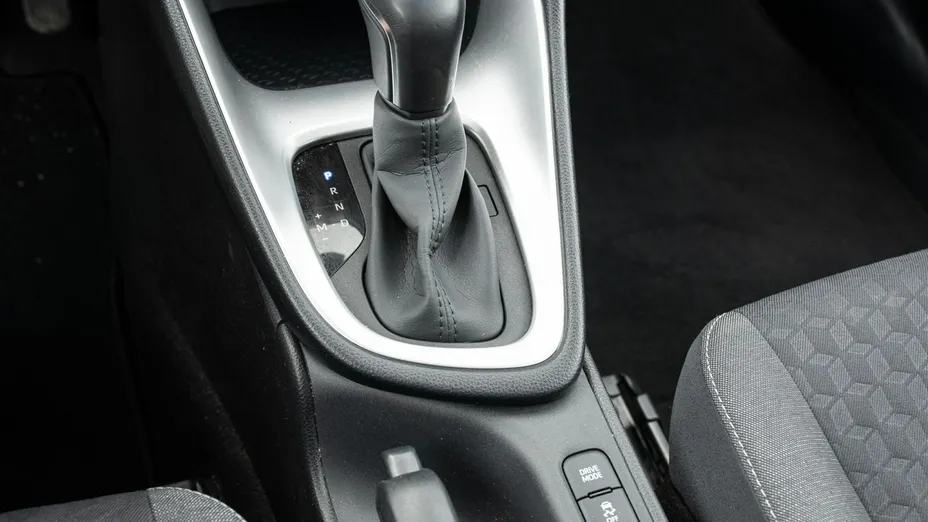 TOYOTA Yaris -