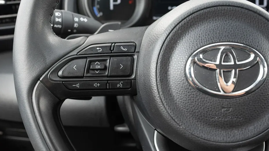 TOYOTA Yaris -