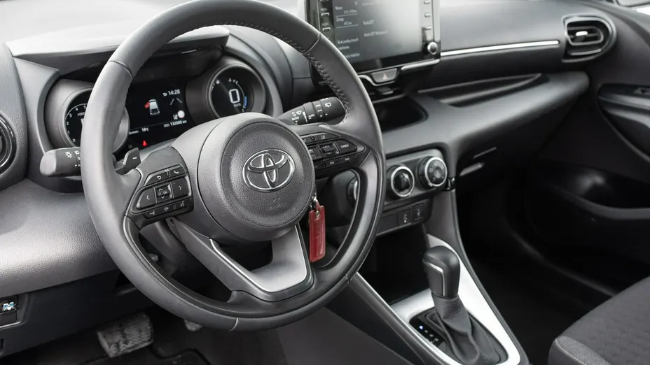 TOYOTA Yaris -