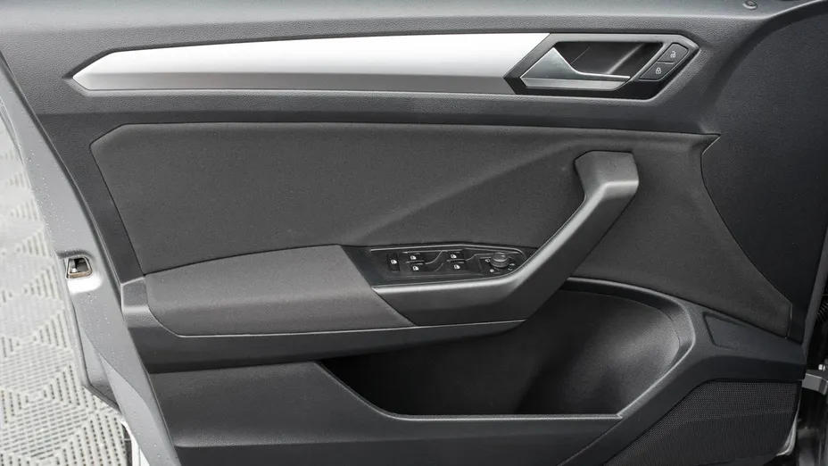 VOLKSWAGEN T-ROC -