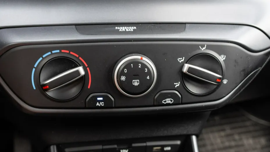 HYUNDAI i20 -