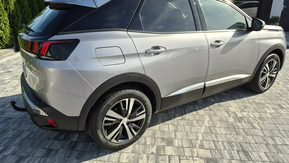 PEUGEOT 3008 -
