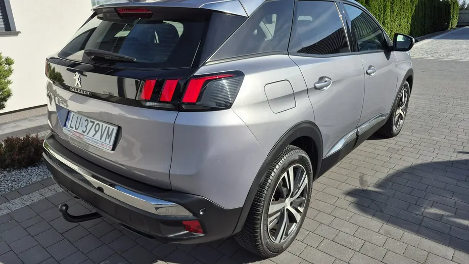 PEUGEOT 3008 -