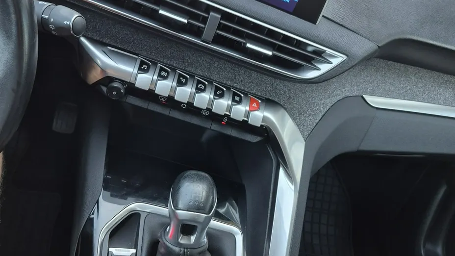 PEUGEOT 3008 -
