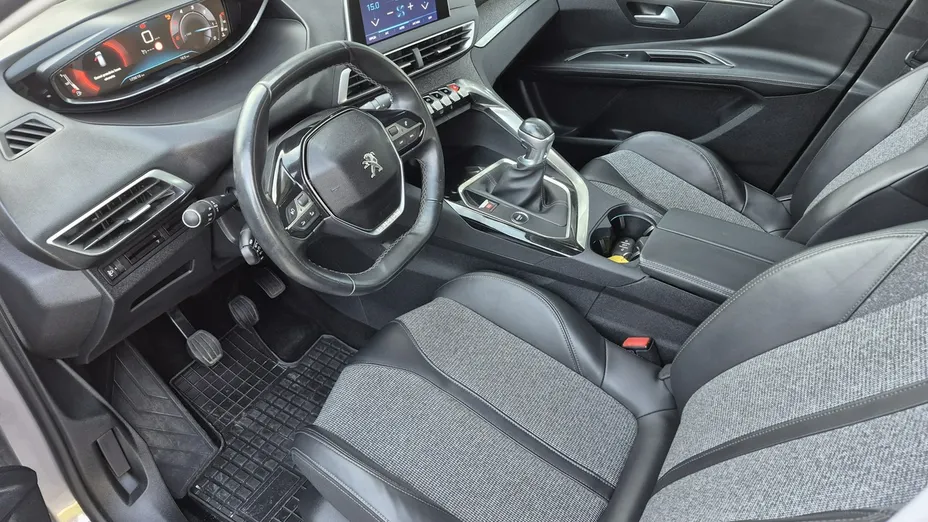PEUGEOT 3008 -