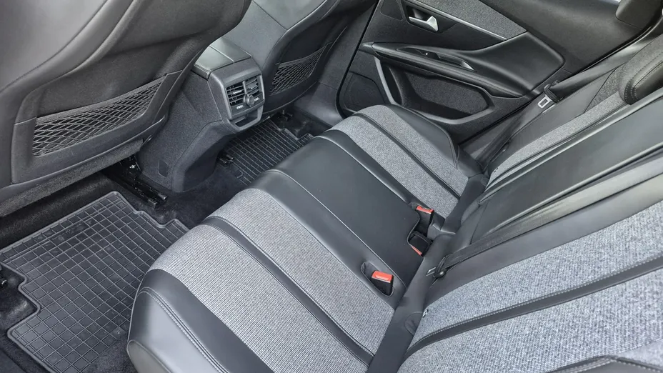 PEUGEOT 3008 -