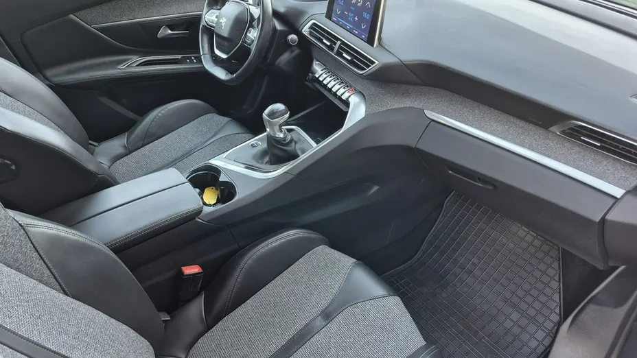 PEUGEOT 3008 -