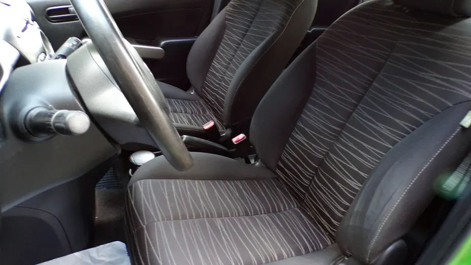 MAZDA 2 -