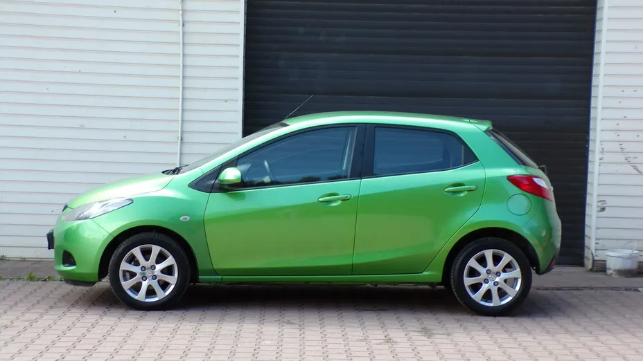 MAZDA 2 -