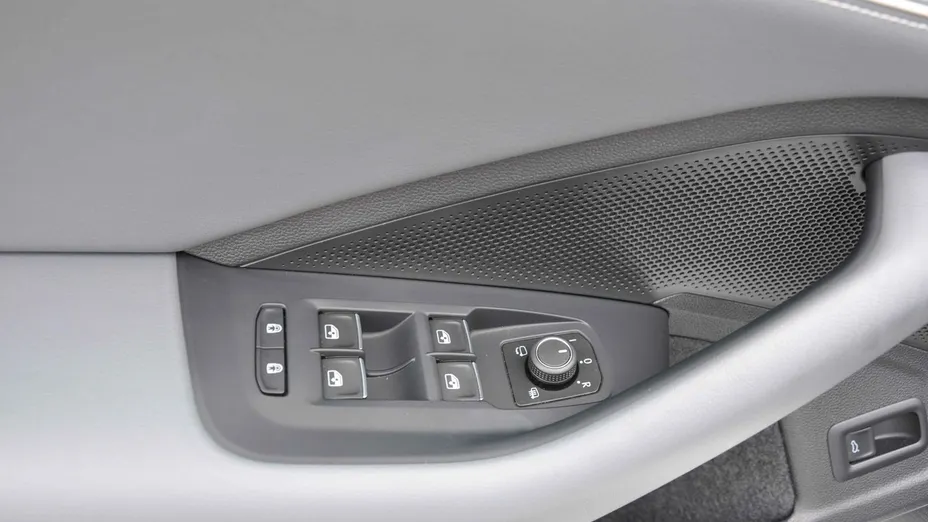 VOLKSWAGEN Passat -