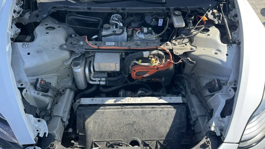 TESLA Model 3 -
