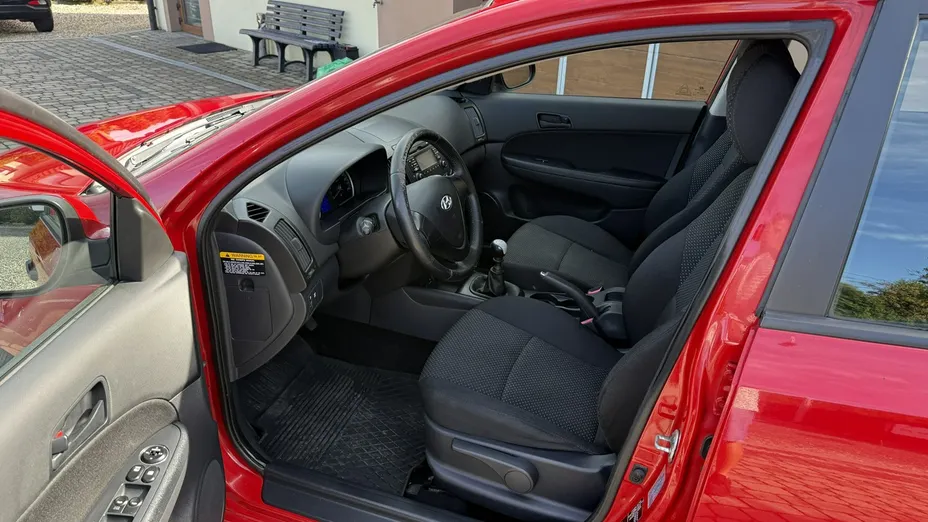 HYUNDAI i30 -