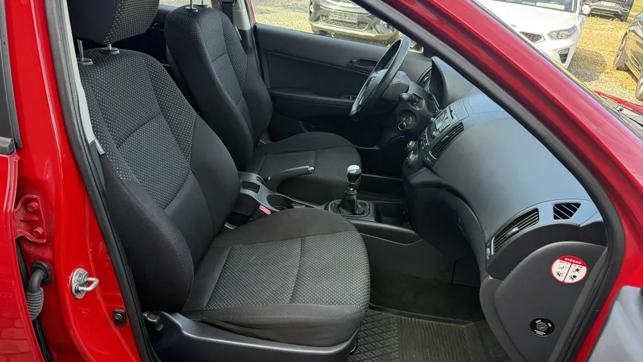 HYUNDAI i30 -