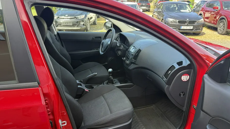 HYUNDAI i30 -