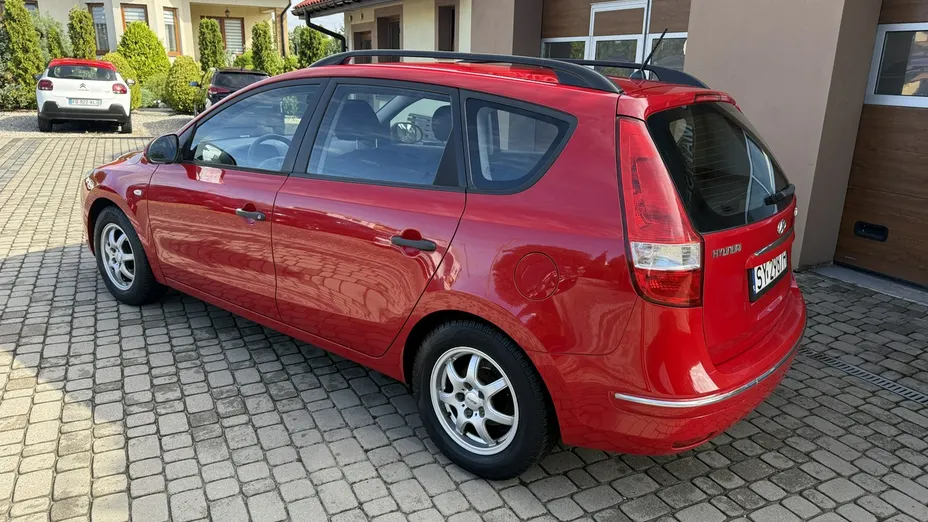 HYUNDAI i30 -