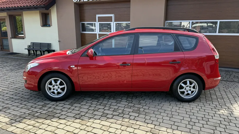 HYUNDAI i30 -