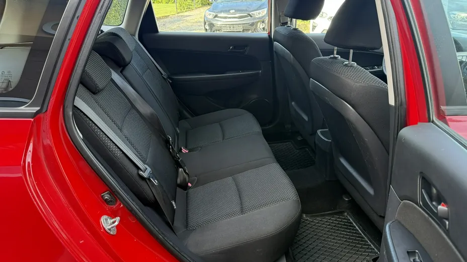 HYUNDAI i30 -