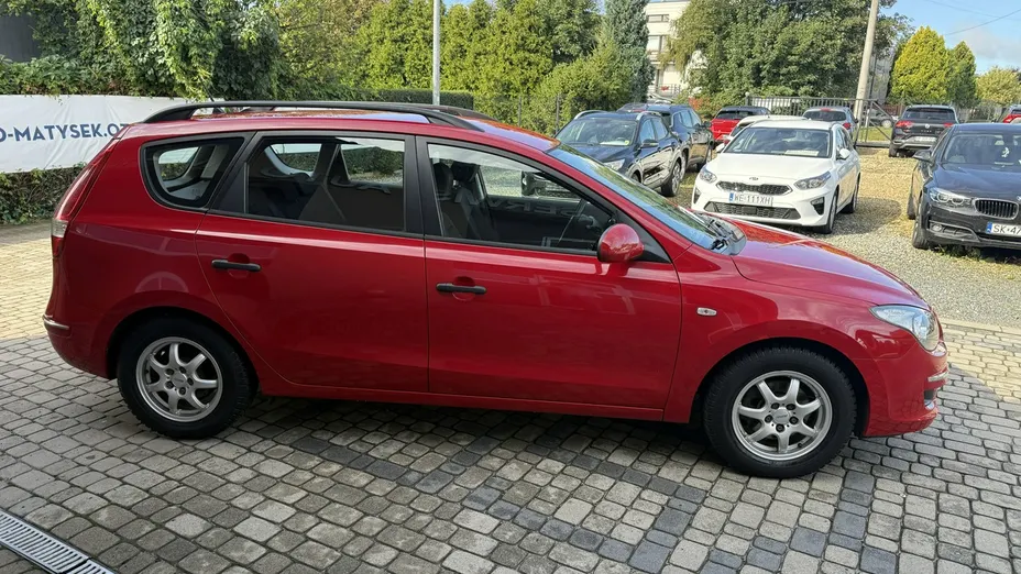 HYUNDAI i30 -