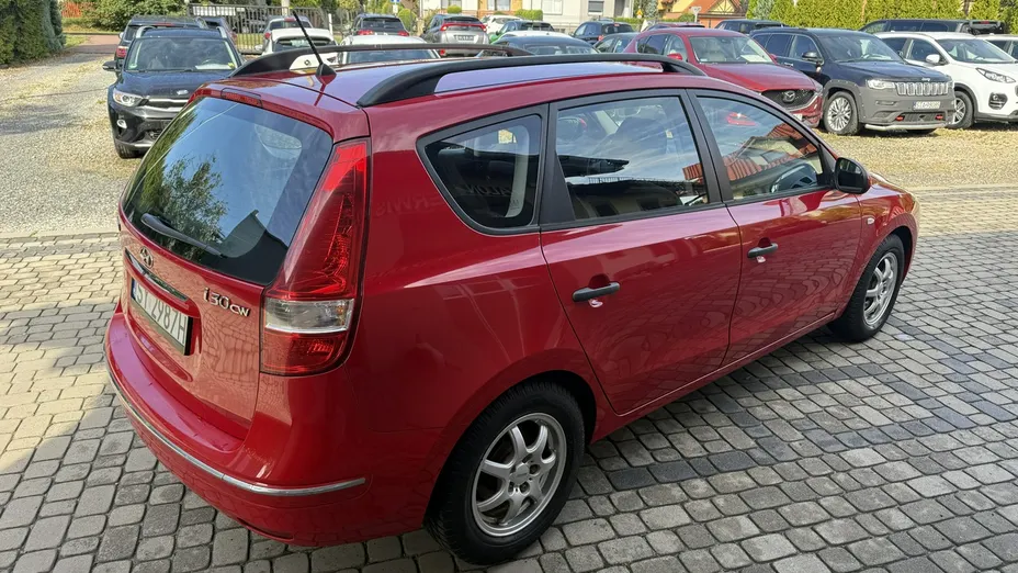 HYUNDAI i30 -