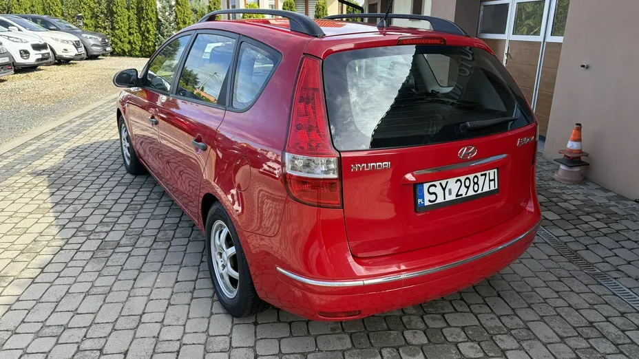 HYUNDAI i30 -